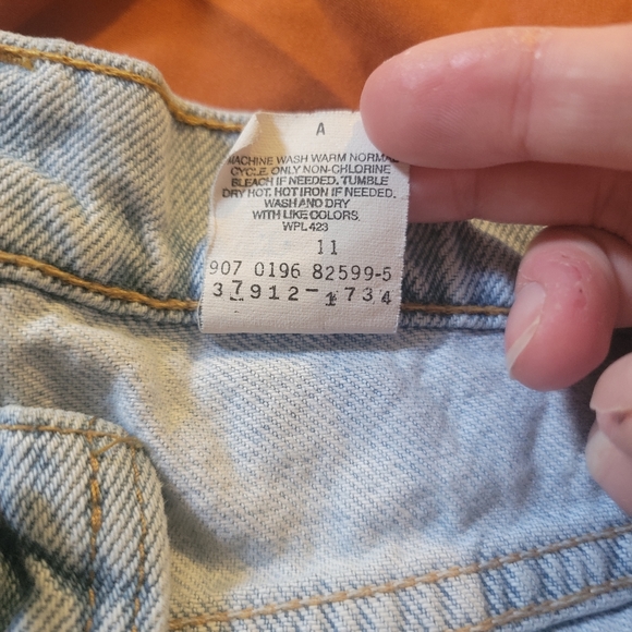 90's Orange Tab Levi shorts light wash - Picture 6 of 9